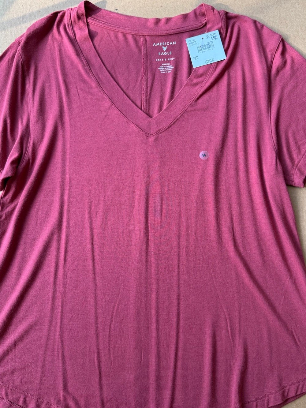 American Eagle Outfitters Women’s V‑Neck Tee in Rose